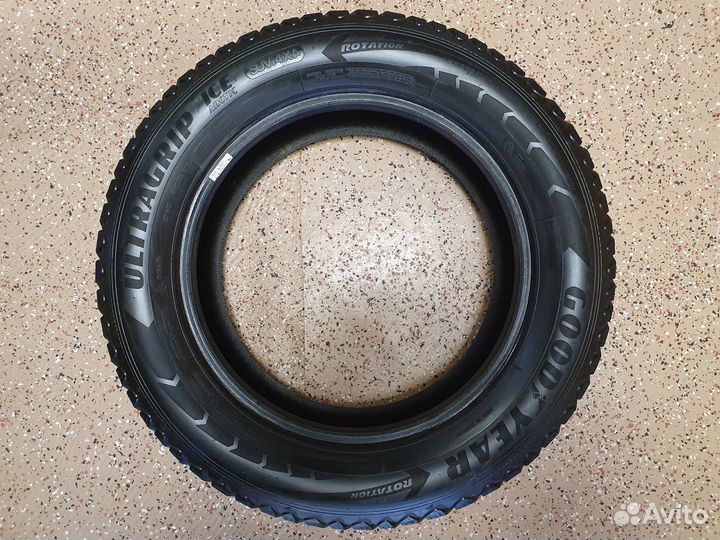 Goodyear UltraGrip Ice Arctic SUV 215/65 R17 99T