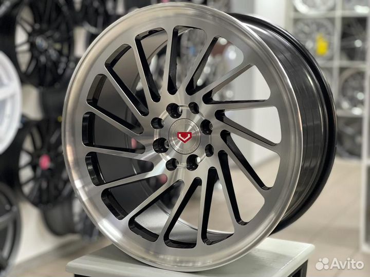 Литые диски R17 Vossen