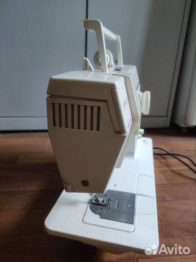 Швейная машина Singer 9020