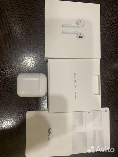 Apple AirPods with Wireless Charging Case