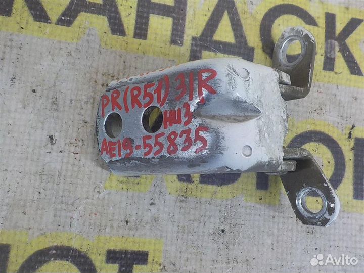 Петля двери задней правой нижняя Nissan Pathfinde