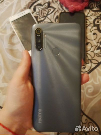 Телефон Realmi на детали