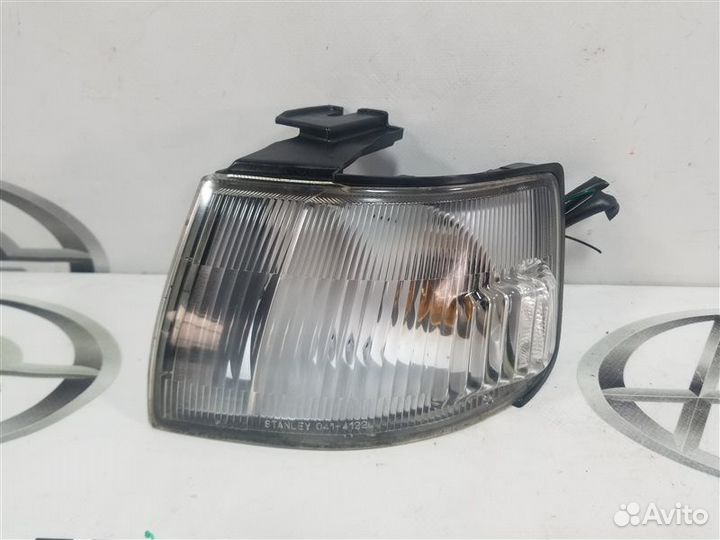 Габарит передний левый Mazda Bongo Friendee SGL5