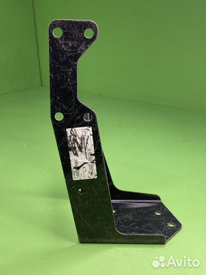 Кронштейн левый противооткатный \MAN 81669360093