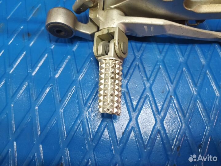 Кронштейны подножек водителя Yamaha YZF-R6 R6 2008