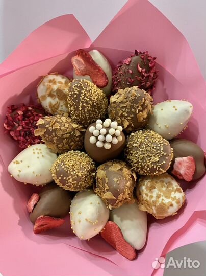 Съедобные букеты из клубники