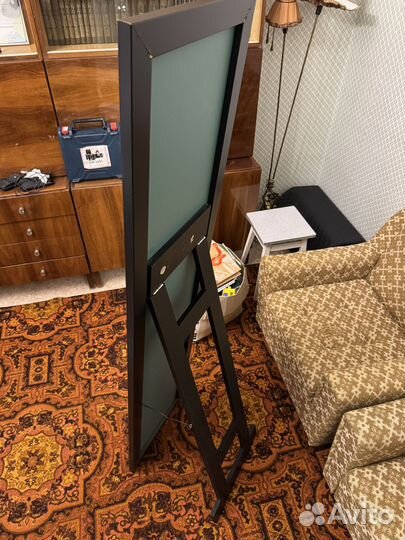 Напольное зеркало в черной раме 16040 см