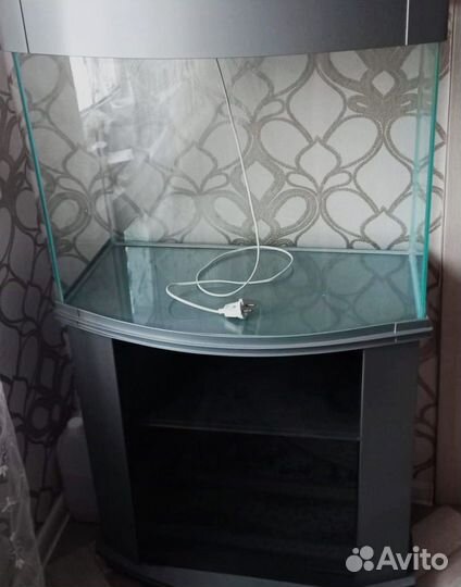Продам аквариум 130 л. с тумбой и наполнением