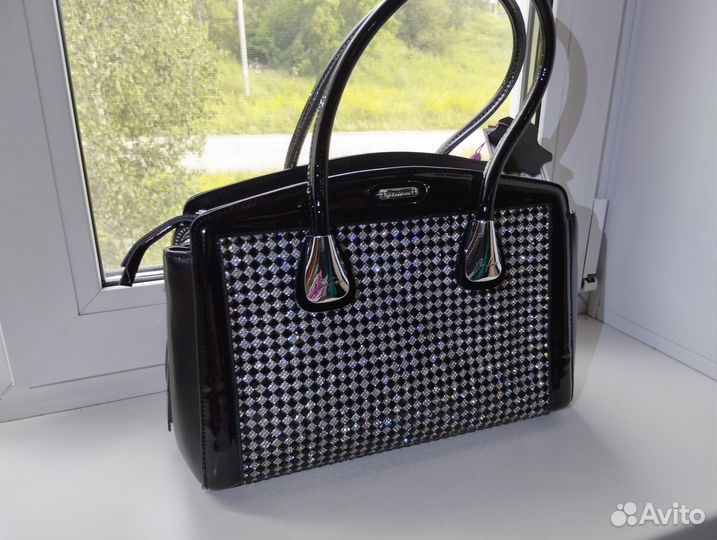 Сумка новая натуральная кожа (лак) стразы