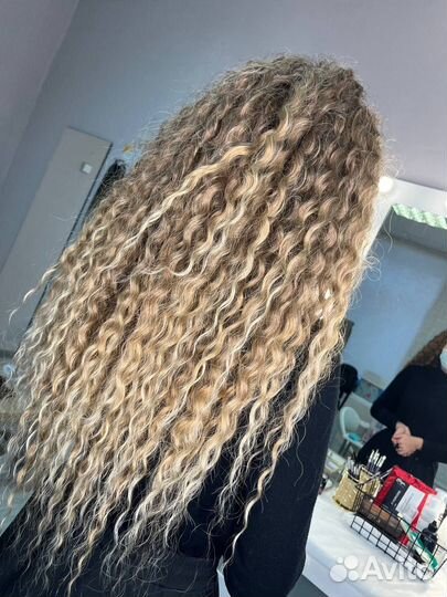 Модель на афрокудри/де косы