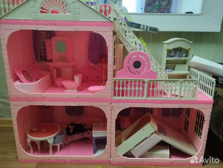 Большой кукольный домик