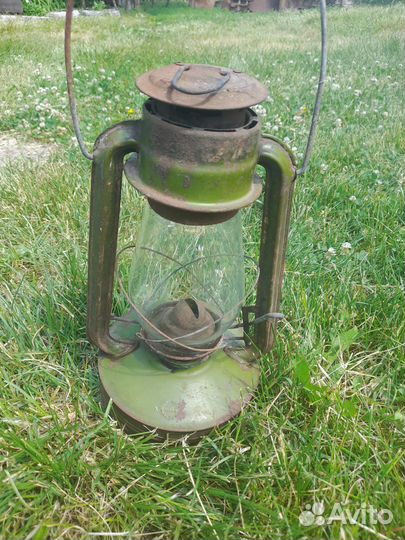 Керосиновая лампа,глинянные горшки,чугунок