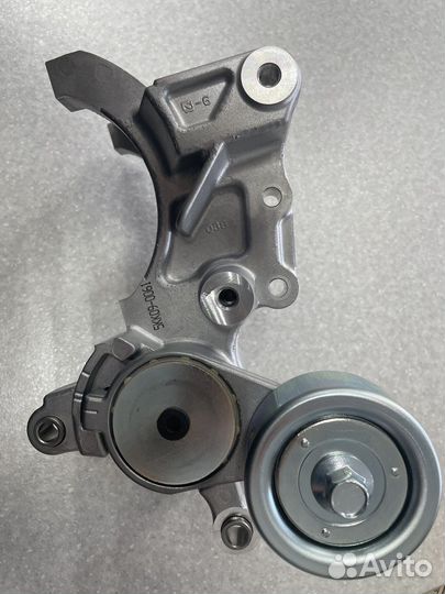 Ролик натяжной Toyota LC200