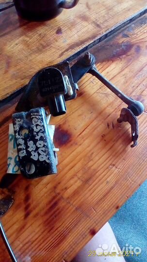 Датчик уровня кузова Mitsubishi Pajero 4 передний