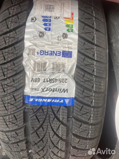 Triangle WinterX TW401 205/45 R17