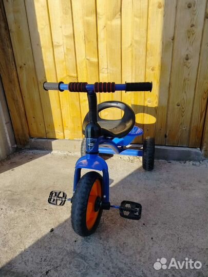 Трехколесный велосипед