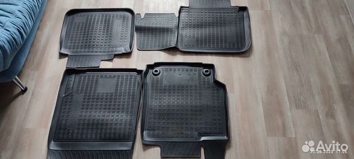Автомобильные коврики резиновые