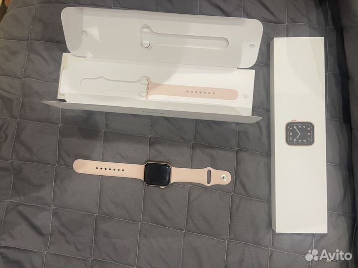 Смарт-часы Apple Watch SE 2020 44mm