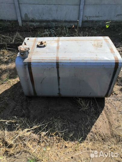 Топливный бак 600л. Ящик для инструмента