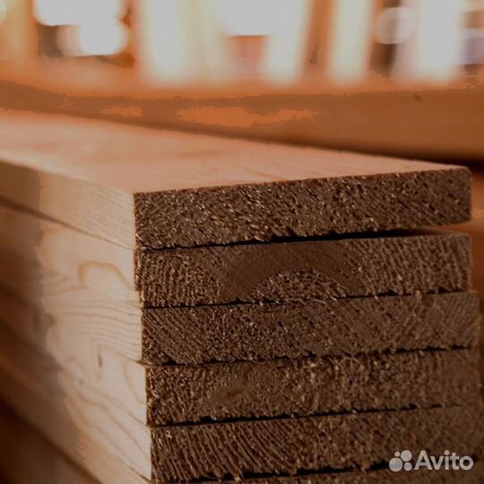 Строительный материал: доски из лиственницы