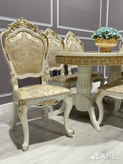 Стол и стулья