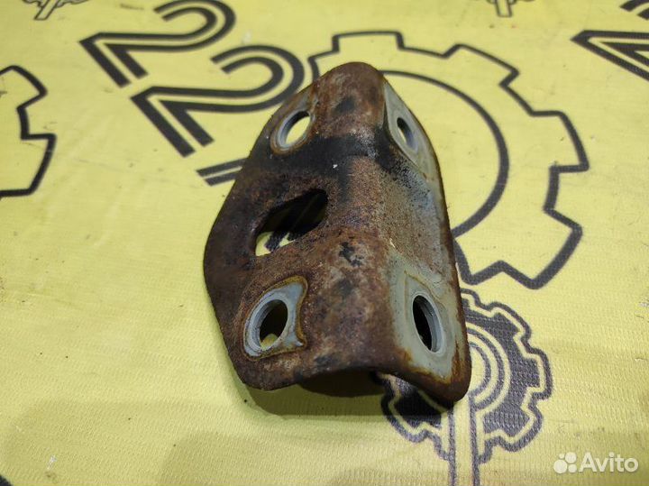 Петля буксировочная задняя левая Subaru Forester