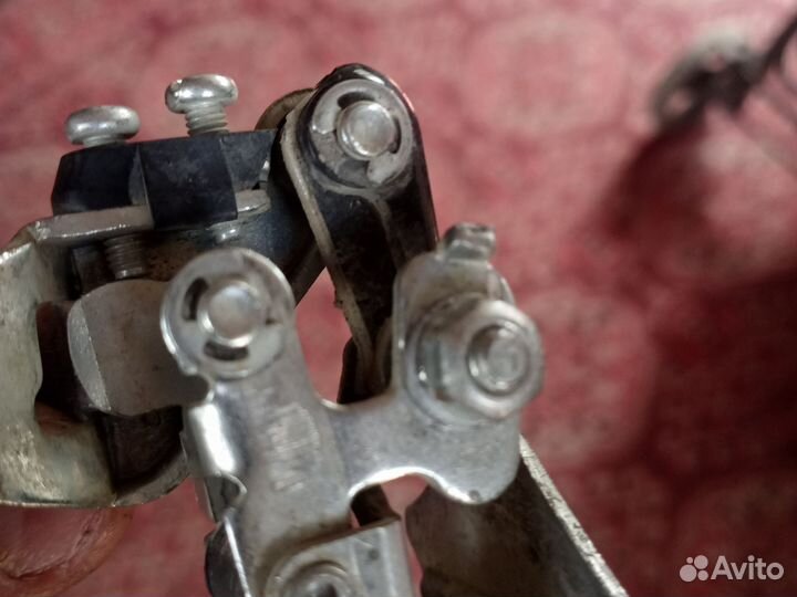 Передний переключатель на велосипед Shimano