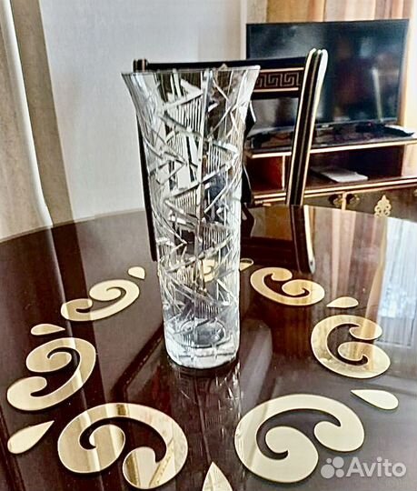 Хрустальные вазы-ладьи и ваза для цветов