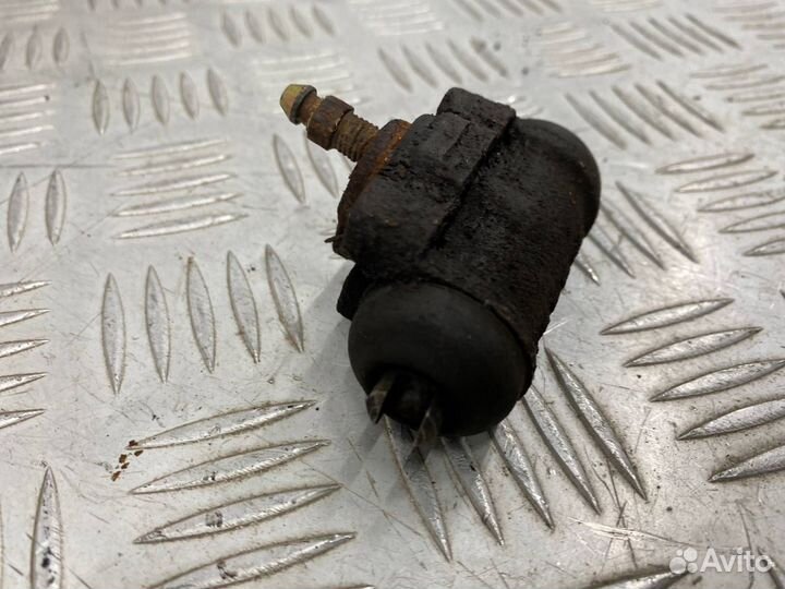 Б/У тормозной цилиндр задний левый Mazda Demio