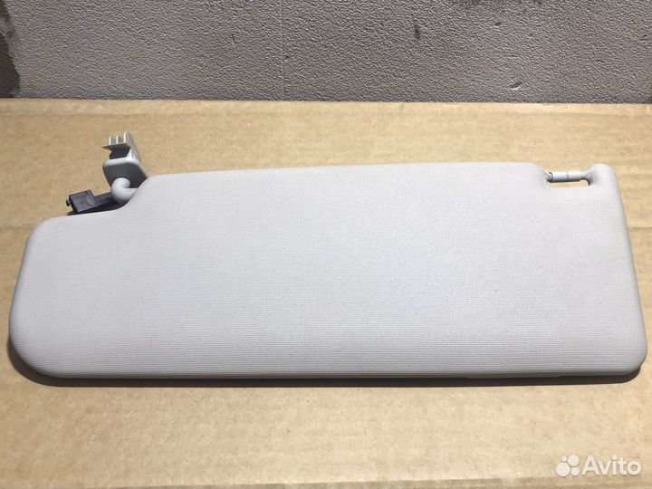 Правый солнцезащитный козырёк Superb 2