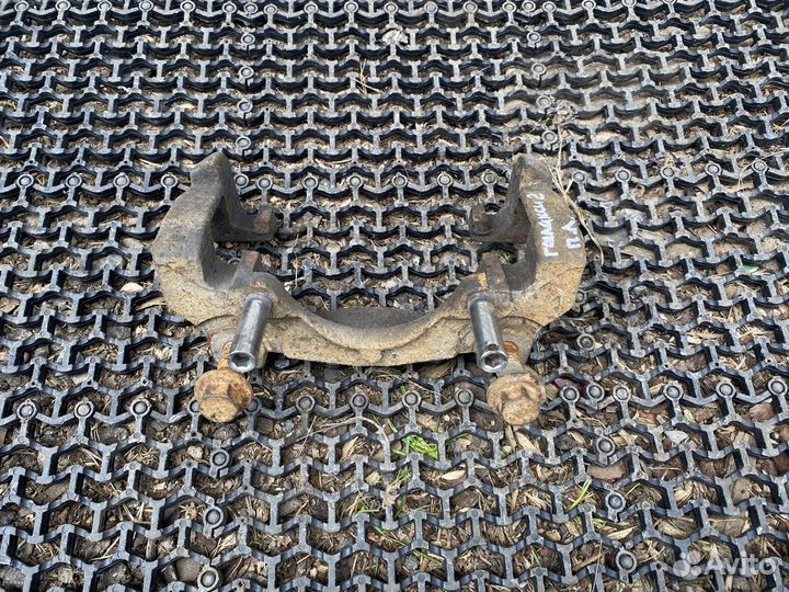 Скоба суппорта переднего левого Галакси 2