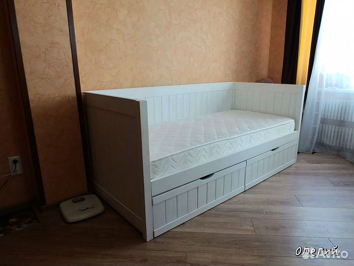 Детская кровать из массива