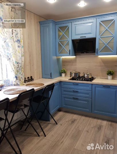 Прямая в потолок кухня на заказ