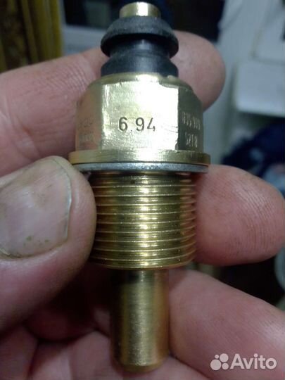 Датчик температуры масла ауди 035 919 521 В