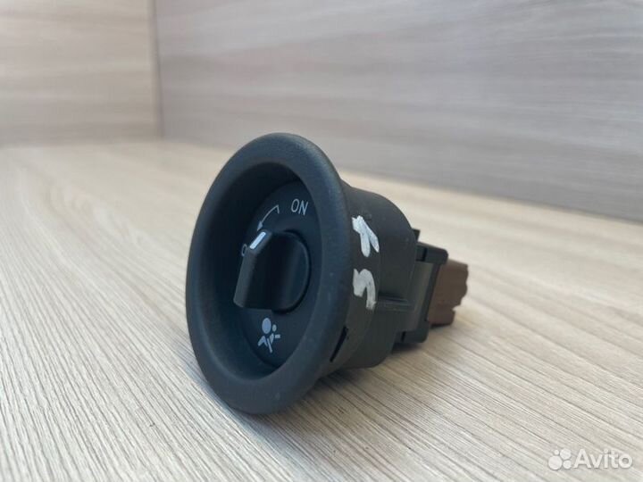 Выключатель подушки безопасности Renault Logan