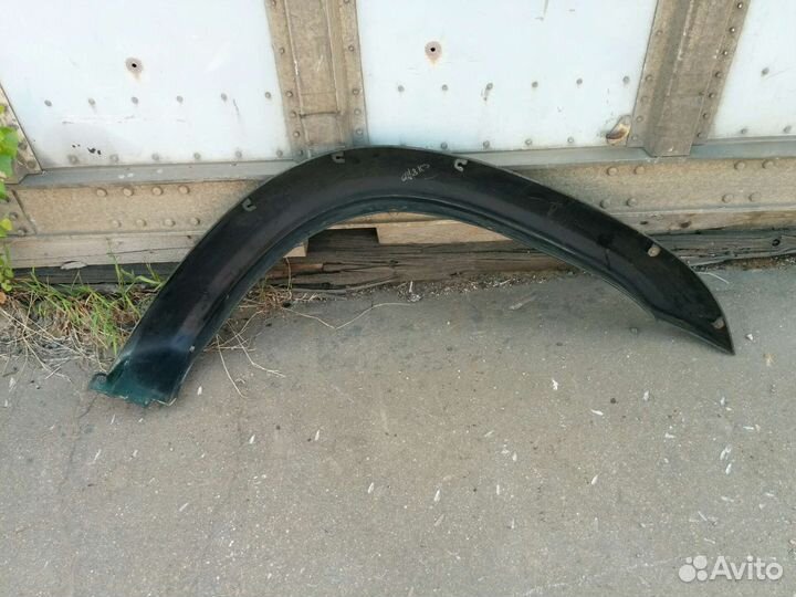 Ниссан Патрол Накладка переднего левого крыла