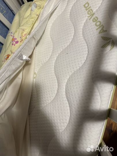 Детская кроватка с маятником и ящиком