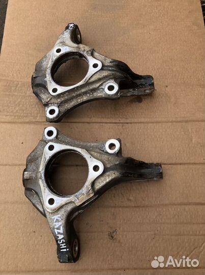 Suzuki Kizashi кулак поворотный передний