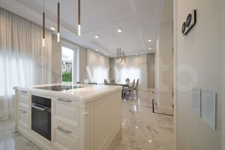 Коттедж 360 м² на участке 8 сот.