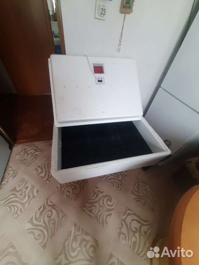Инкубатор автоматический на 104 яйца