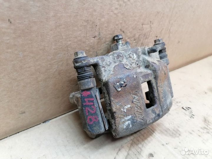 Суппорт передний левый Honda Civic 4D