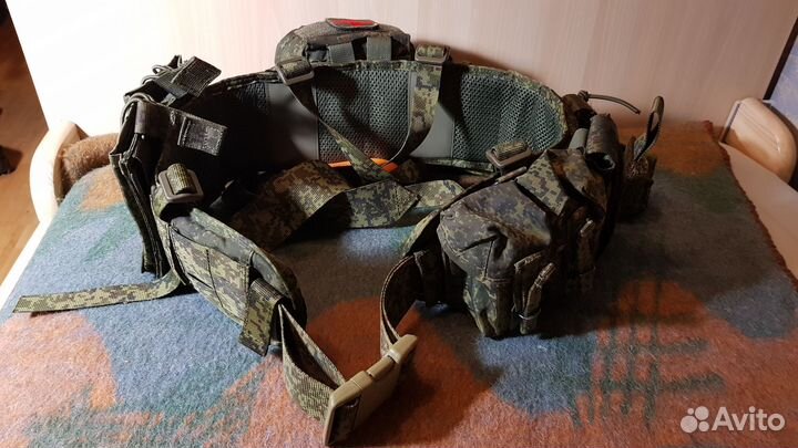 Тактический пояс с подсумками