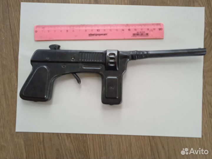 Игрушечный железный пистолет