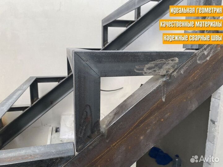 Металлический каркас лестницы для дачи и дома