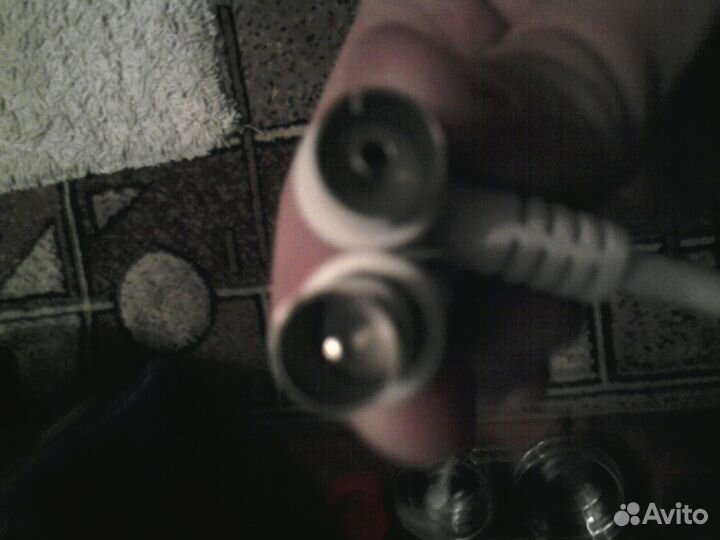 Кабель от видеомагнитофона к телевизору