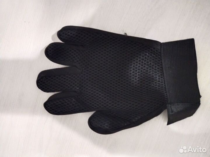 Перчатка для вычесывания шерсти