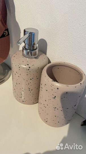 Стакан для зубных щеток и дозатор для мыла