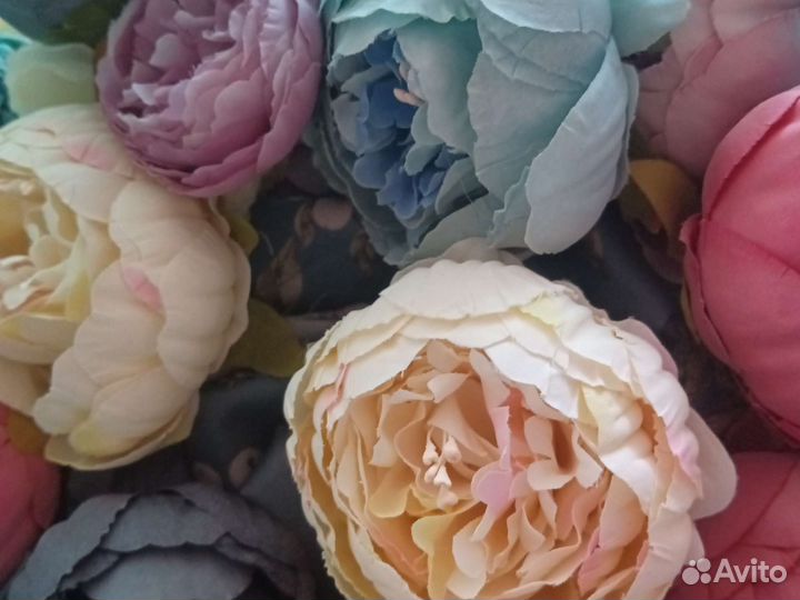 Искусственные цветы, крупные и мелкие