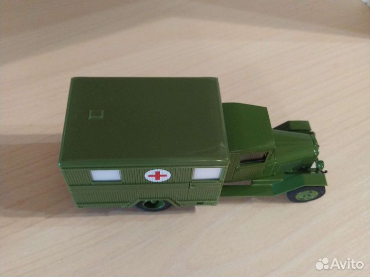 Зис-44 Санитарка (1:43)