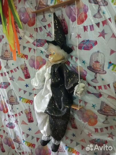 Кукла клоун на качелях